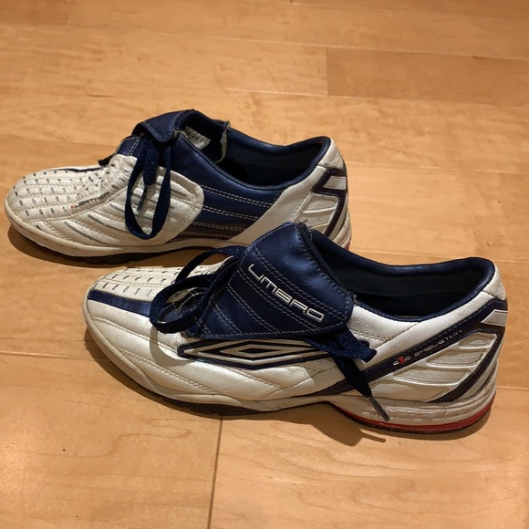 Indoor Umbro Women’s Soccer Shoes - size 7 - Picture 2 of 15
